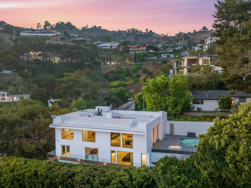 1654 N. Doheny Drive is an architectural work of art located in the ultra-private gated community of Doheny Estates in the beloved Bird Streets area of Hollywood Hills West